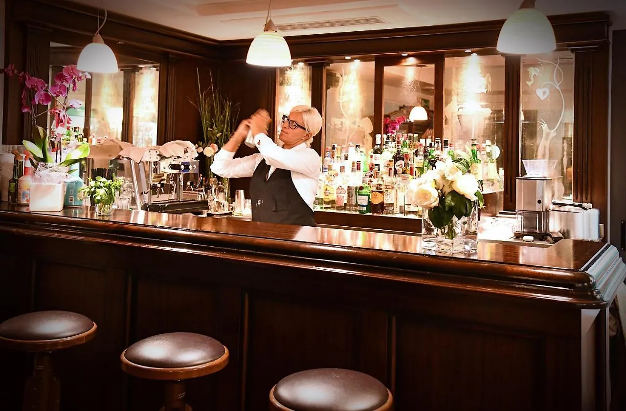 Admiral Hotel Villa Erme 데센자노델가르다