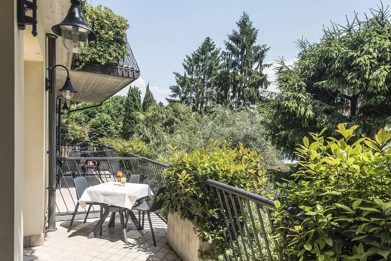 Admiral Hotel Villa Erme 데센자노델가르다